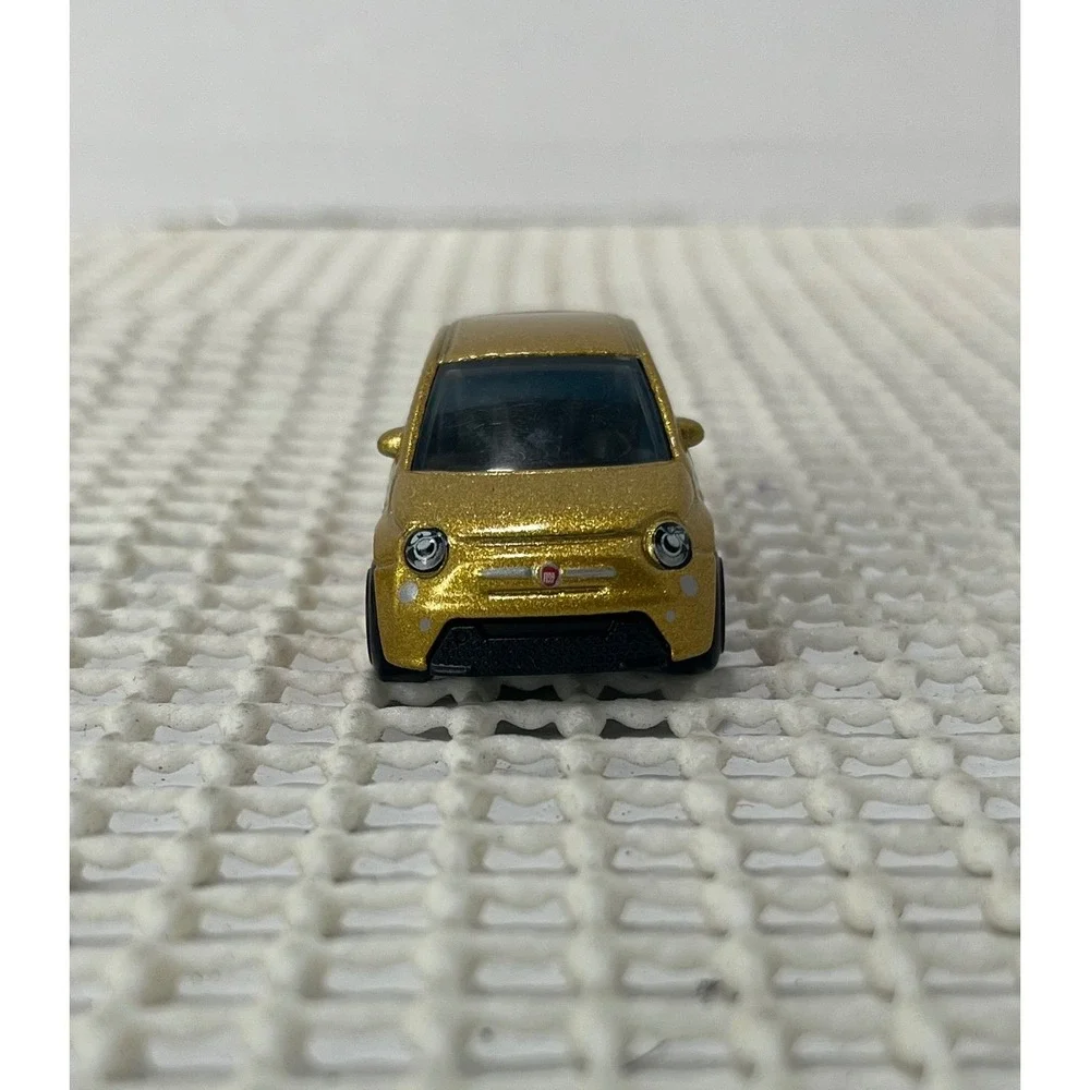 2020-2025 FIAT 500E 2 TWO DOOR GOLD 1/64 SCALE COLLECTIBLE DIECAST MODEL TOY CAR